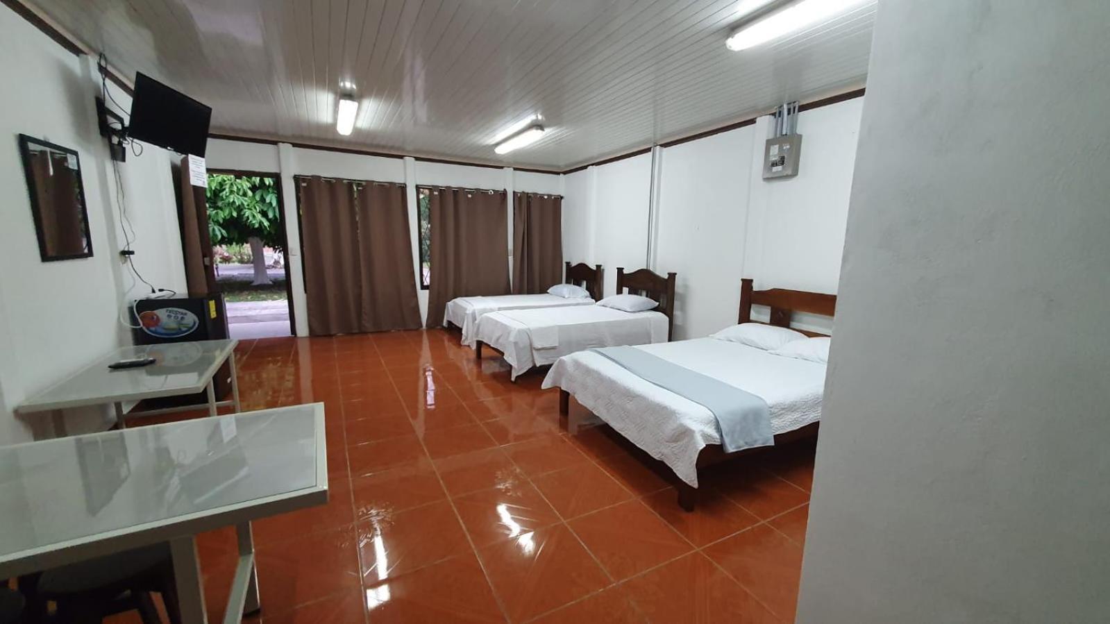 Sleep&Go! Cabina Cuadruple En Siquirres Centro - And Rafting Tour! Siqurres Da Alegria Екстериор снимка
