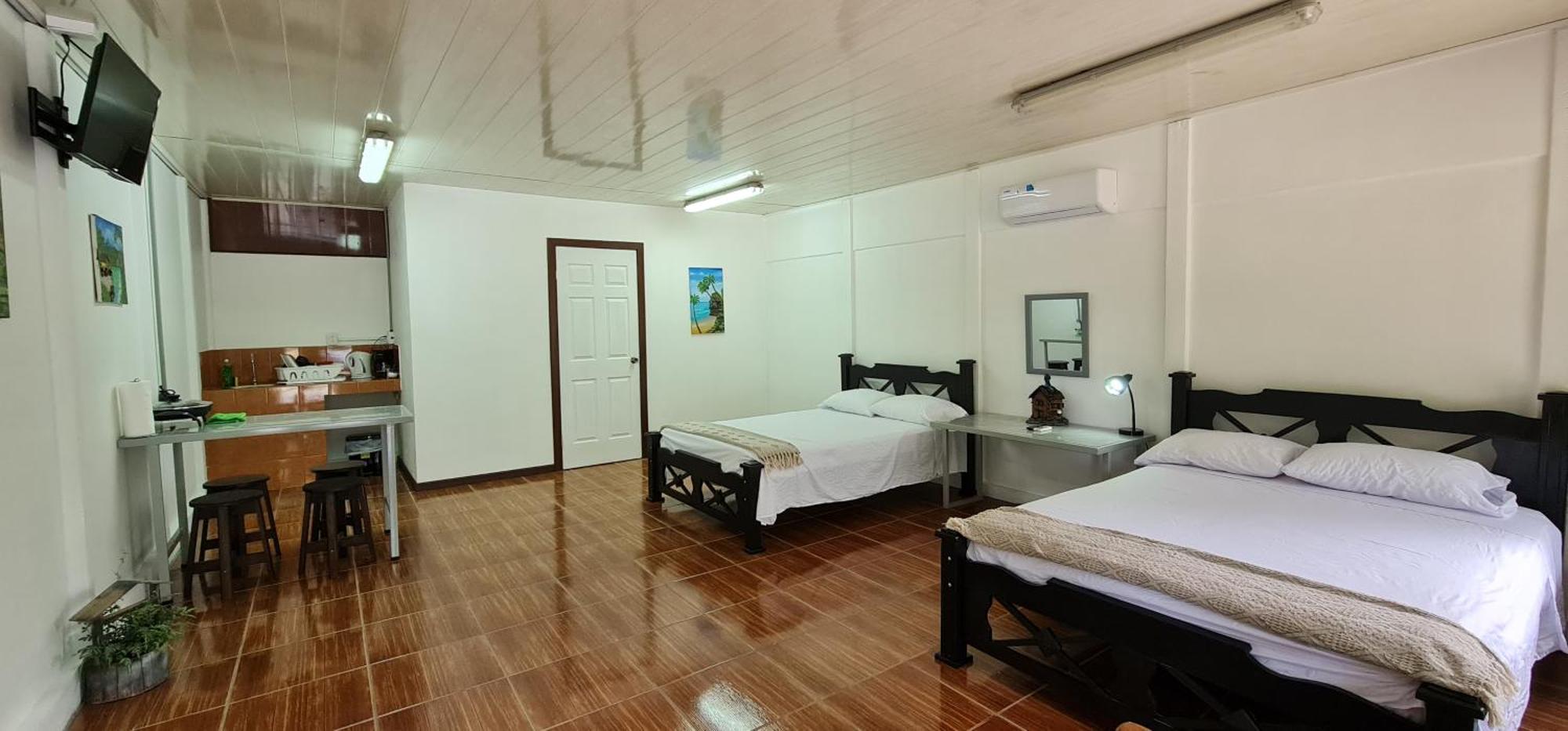 Sleep&Go! Cabina Cuadruple En Siquirres Centro - And Rafting Tour! Siqurres Da Alegria Екстериор снимка